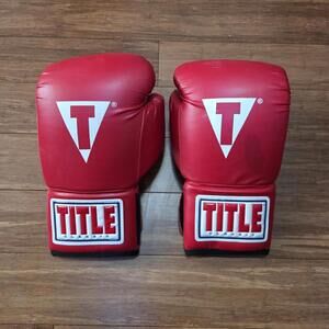 TITLE Classic USA Boxing Competition Size M Red Boxing Gloves
